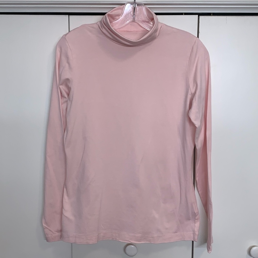 Lands and shaped turtleneck